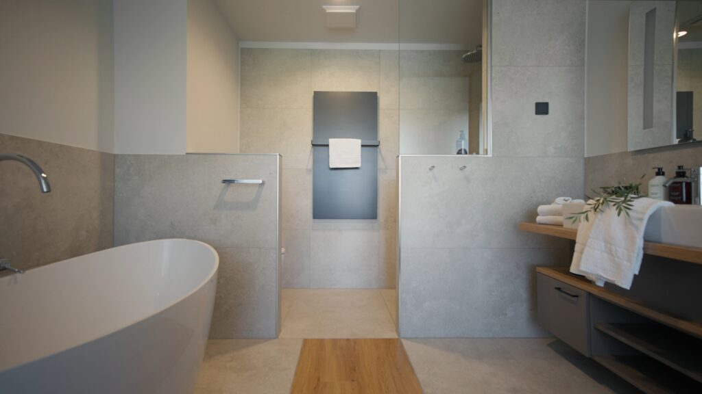 Architektur-Produktvideo, Interieur-Aufnahme, modernes-Badezimmer, Sanitär-Produktinszenierung, Showroom-Inszenierung, Weitwinkel-Kameraeinstellung, Lifestyle-Imagefilm, Immobilien-Marketing