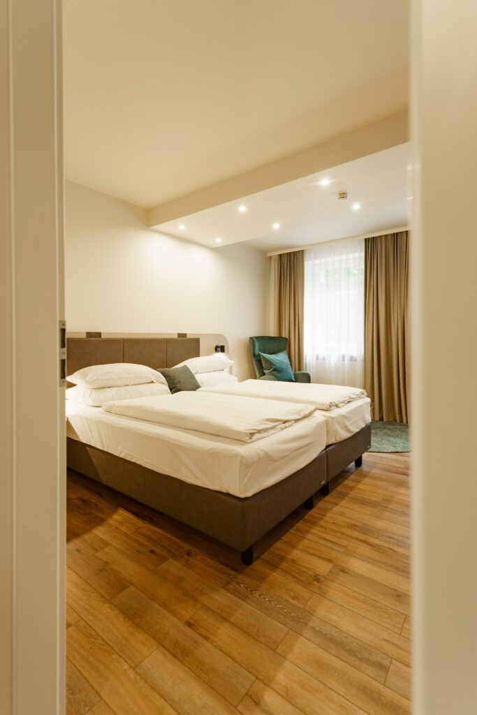 Innenraum-Aufnahme, Hotelzimmer-Setting, Imagefilm-Hotellerie, Location-Scouting, Weitwinkel-Aufnahme, Available-Light, Set-Design, Architektur-Details