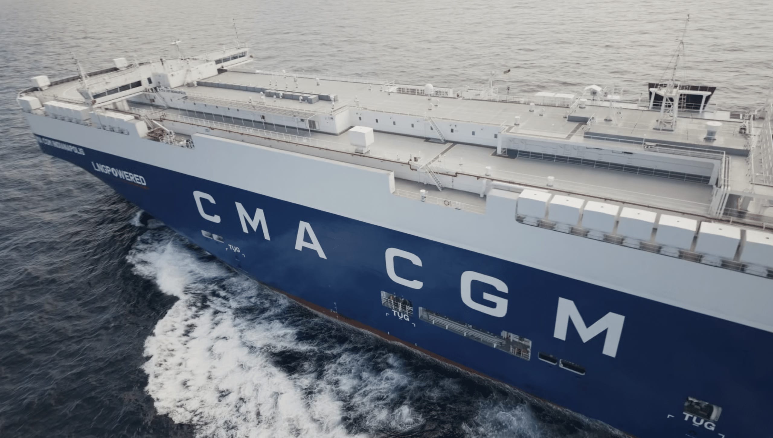 Drohnenaufnahme-frachtschiff-auf-see maritime-logistik