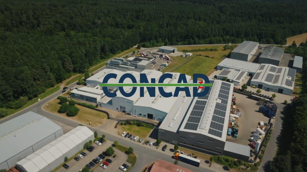 Drohnenaufnahme-Industrieumgebung Werksgelände-Luftbild Solarpaneele-Dach Firmencampus-Standort B2B-Imagefilm Standortfilm-Produktion